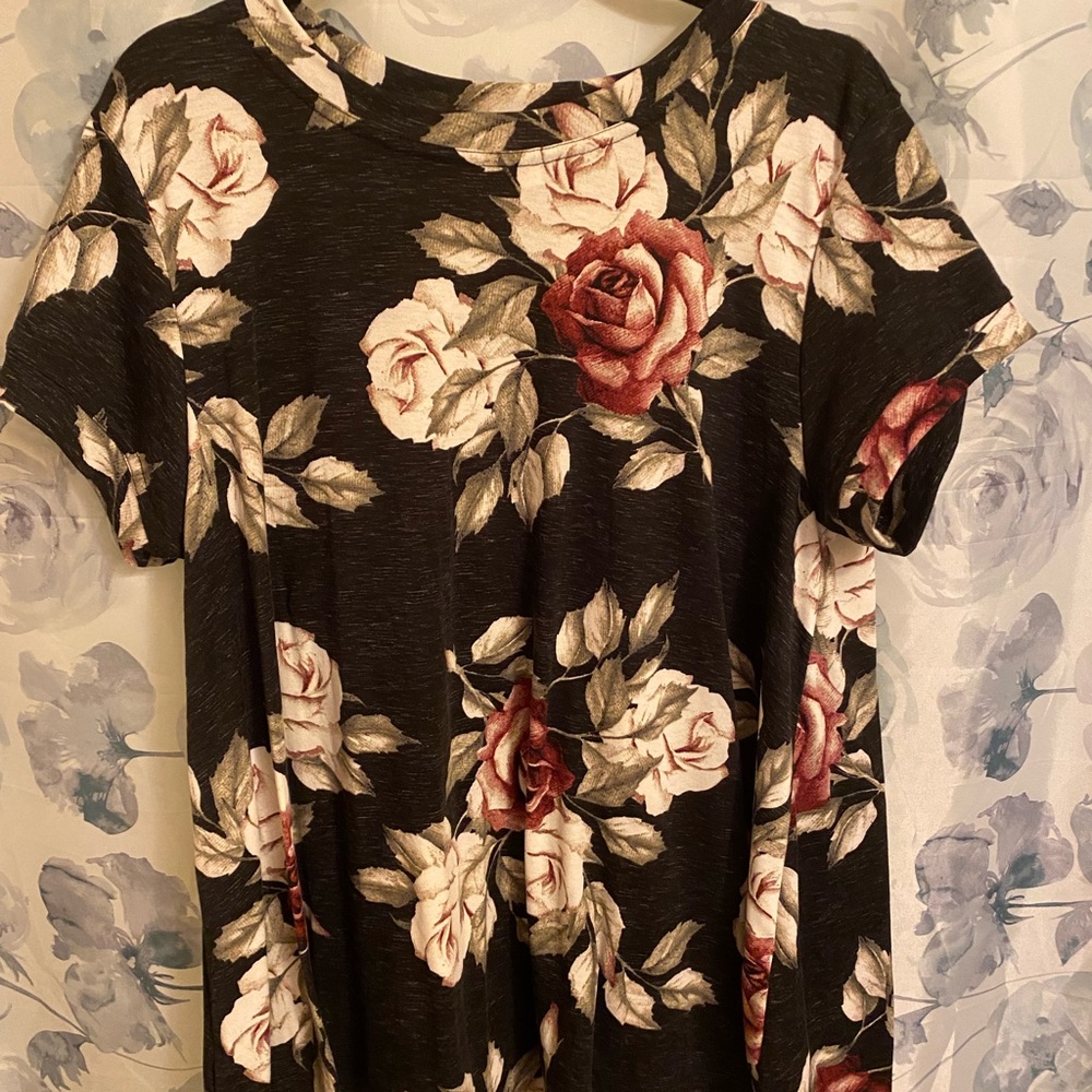 LuLaRoe Erika size medium.